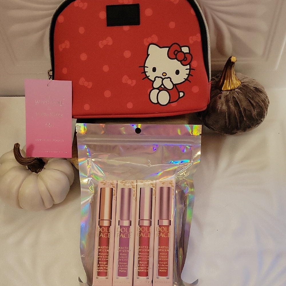 Hello Kitty Vibrant Pink Wristlet
